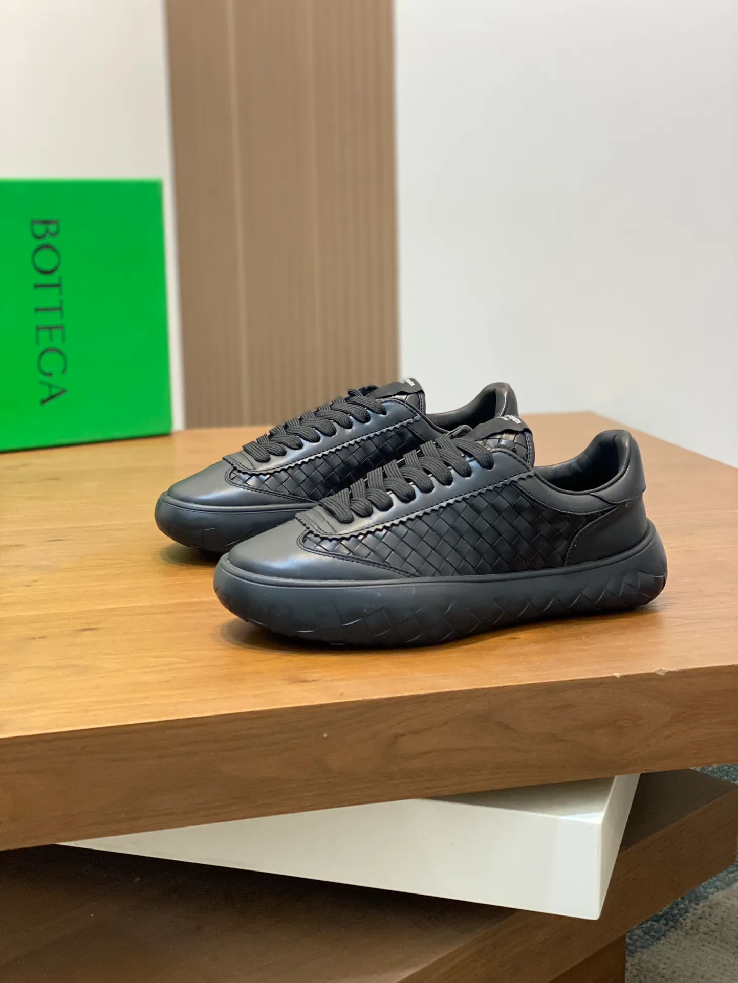 p440💰Men's Shoes BV/Bottega Veneta🆕The new men's moral training sneakers, made of Sneaker technology nylon and suede, inspired by retro basketball shoes, a new interpretation of classic sneakers, a lightweight, comfortable and breathable summer must-have item, the soles are made of classic woven texture, super recognizable, nylon suede stitching, full of texture!  Size: 38-45